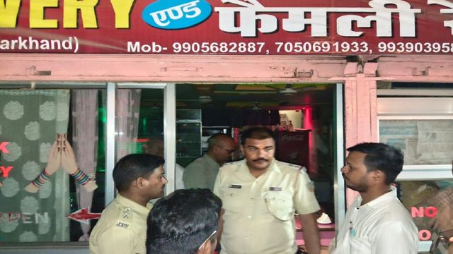 गिरिडीह के होटल डिस्कवरी में छापेमारी, महिला-पुरुष को साथ देख दंग रह गई पुलिस; चार गिरफ्तार, संचालक फरार
