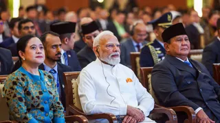 इंडोनेशियाई संसद में एक सत्र के दौरान प्रधान मंत्री नरेंद्र मोदी और इंडोनेशियाई राष्ट्रपति प्रबोवो सुबिआंतो। एएनआई