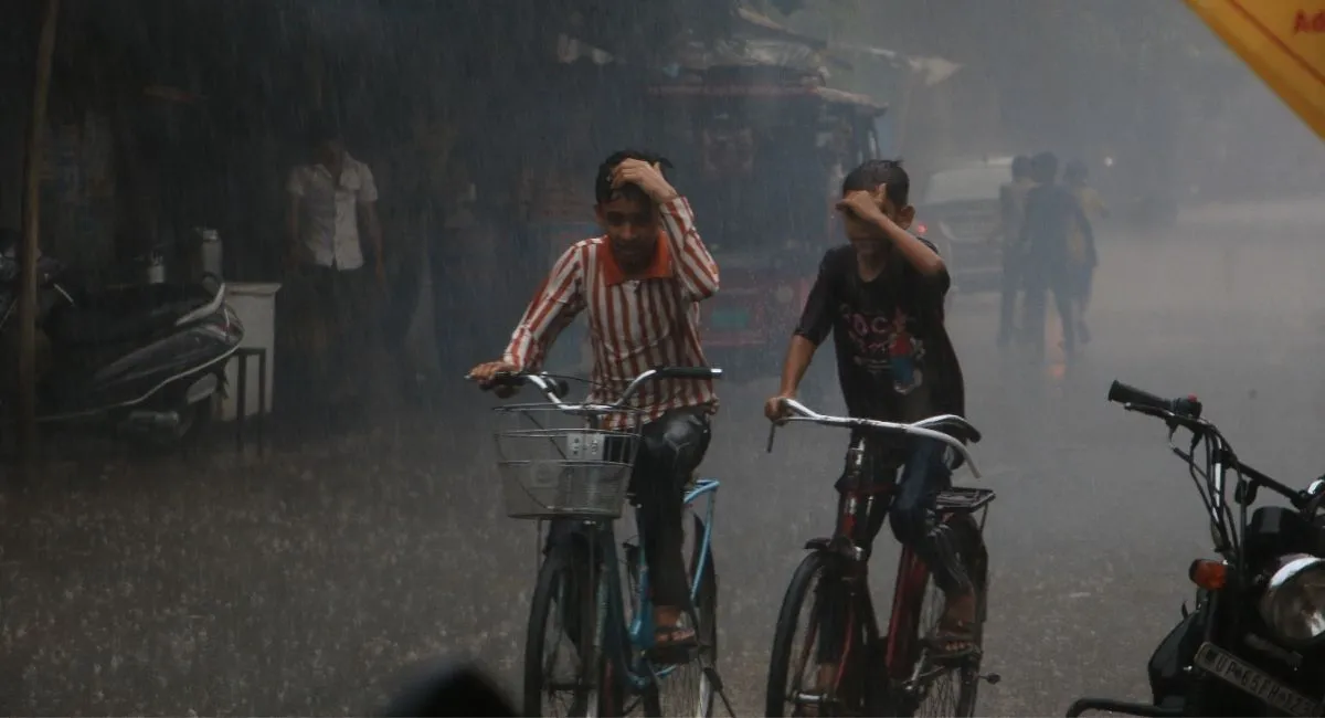 UP Weather Today: मानसून ने पकड़ी रफ्तार, लखनऊ में हल्की तो पश्चिमी यूपी में भारी बारिश का अलर्ट