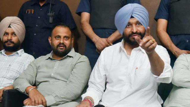 'पूर्व CM बेअंत सिंह 31 अगस्त को शहीद, खालड़ा 6 सितंबर...'; रवनीत बिट्टू बोले- फिल्म सतलुज में इतिहास का अधूरा चित्रण