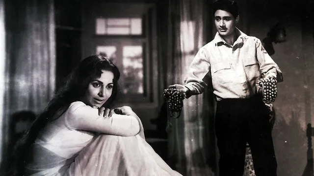  350 दिनों तक थिएटर्स में लगातार चली थी Dev Anand की कल्ट फिल्म, 61 साल पहले रही थी गोल्डन जुबली