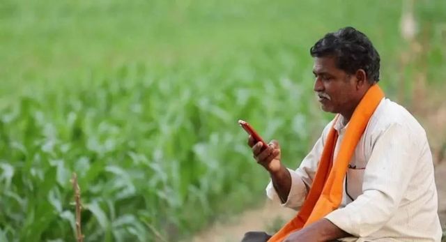 देवरिया में आधार-खतौनी की गड़बड़ी से 1.07 लाख किसानों की फार्मर आईडी अटकी, योजनाओं का लाभ मुश्किल

