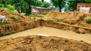 बरवाडीह रेलवे कॉलोनी में फिल्टर हाउस के लिए खोदे गड्ढे।