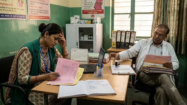 रजापुर समेत मेरठ मंडल के 16 ब्लॉकों में PBI भुगतान में देरी, स्वास्थ्यकर्मियों की ग्रेडिंग अटकी