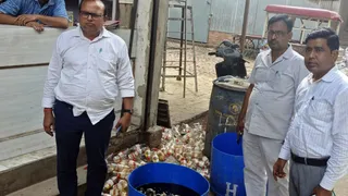 एक्सपायर सरसों का तेल नष्ट कराया।