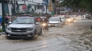 देहरादून, टिहरी, पौड़ी, हरिद्वार समेत सात जिलों में अगले 24 घंटे बेहद संवेदनशील