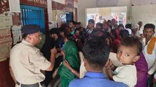 बिहारीगंज रेलवे स्टेशन पर अचानक आ धमकी सीनियर डीसीएम की सीटीटीआई टीम।