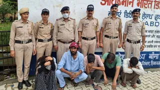 बिलासपुर में पुलिस ने चिट्टे के साथ पांच लोग पकड़े हैं।