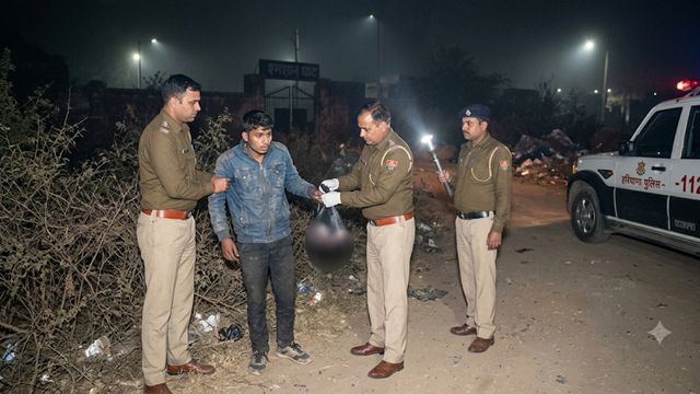 'गर्लफ्रेंड बदनाम हो जाती...', हरियाणा में अबॉर्शन करा श्मशान घाट में फेंका बच्चे का शव, पुलिस ने रंगे हाथ पकड़ा
