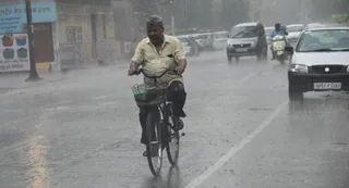मेरठ, हापुड़ और देवरिया समेत 30 से अधिक जिलों में भारी वर्षा की चेतावनी। जागरण
