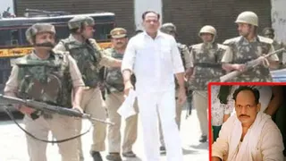 कुख्यात योगेश भदौड़ा को ले जाती यूपी पुलिस का पुराना फोटा। इंटरनेट