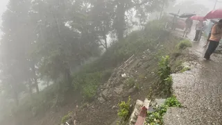 भूस्खलन से जनजीवन प्रभावित हुआ।