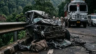 कर्नाटक NH 52 पर भीषण सड़क हादसा (यह तस्वीर AI की मदद से बनाई गई है)