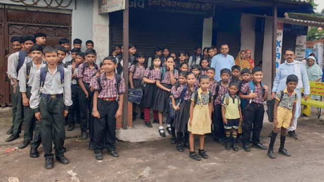 रामगढ़ में सीसीएल स्कूल बस सेवा की अनियमितता से 240 विद्यार्थियों की पढ़ाई हो रही प्रभावित, अभिभावकों में नाराजगी
