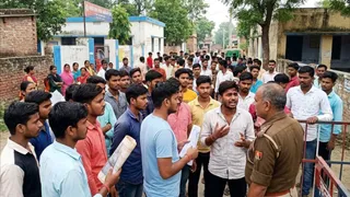 स्वास्थ्य विभाग में नौकरी दिलाने के नाम पर 182 युवाओं से वसूले रुपये। AI जेनरेटेड फोटो