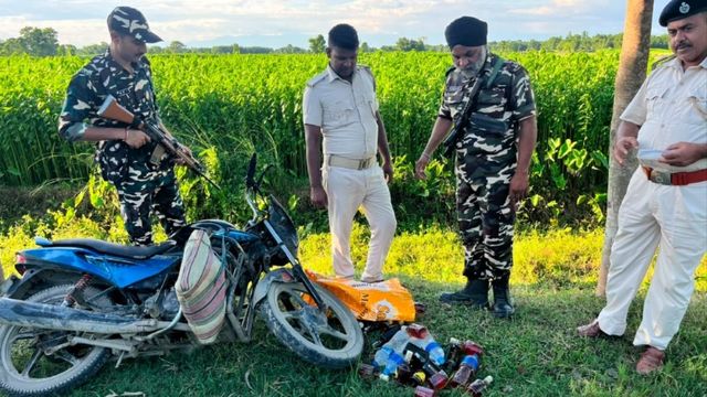 अररिया में इंडो-नेपाल बॉर्डर से 21 लीटर शराब और 450 किलो चाइनीज लहसुन बरामद, बाइक और साइकिल जब्त
