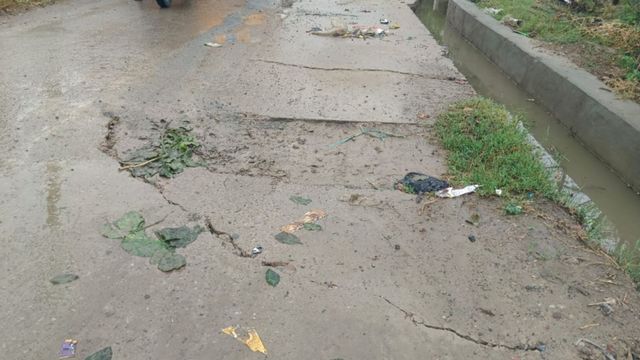 सोनीपत: बारिश में धंस गई दो साल पुरानी सड़क, निर्माण गुणवत्ता पर उठे गंभीर सवाल

