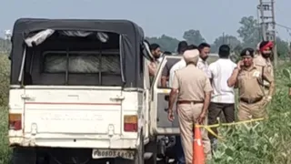 घटनास्थल पर मौजूद पुलिस।