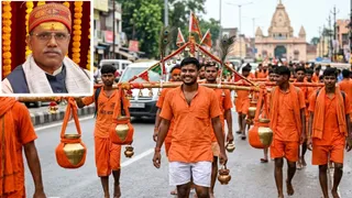 सावन में कांवड़ यात्रा का महत्व: काशी के ज्योतिषाचार्य डॉ. कमलेश झा ने बताया पौराणिक रहस्य।