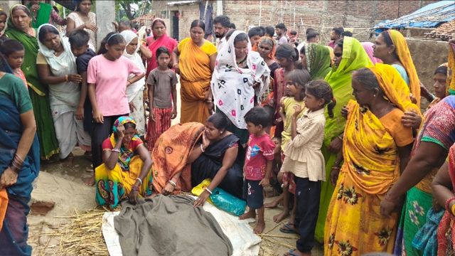 लखीसराय: तंत्र-मंत्र और इलाज के बाद भी नहीं हुई संतान, तो शराबी पति ने रेता पत्नी का गला; शादी के हुए थे 20 साल
