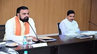 मुख्यमंत्री सम्राट चौधरी ने केंद्रीय नवीन एवं नवीकरणीय ऊर्जा मंत्री प्रह्लाद जोशी के साथ राज्य में चल रही ऊर्जा परियोजनाओं की समीक्षा बैठक की.