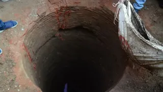पारिवारिक विवाद के बाद मां ने बेटियों संग कुएं में लगाई छलांग।