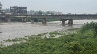 रुड़की में सोलानी नदी में आया पानी। जागरण