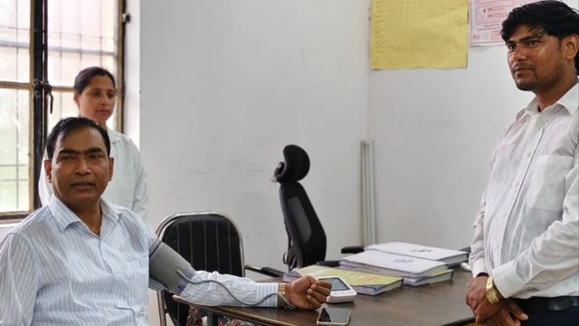 औरैया में डीएम ने सीएचसी का किया निरीक्षण, बंद मशीनें चालू कराने के दिए निर्देश
