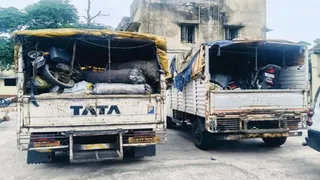CISF की कार्रवाई: कोयला और बाइकें जब्त। (फोटो सौजन्य)