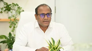 वीडियो कॉन्फ्रेंसिंग से कुमाऊं और गढ़वाल के मंडल आयुक्तों सहित सभी जिलों के जिलाधिकारियों के साथ मुख्य निर्वाचन अधिकारी डॉ. बीवीआरसी पुरुषोत्तम ने बैठक की।