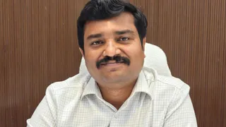 एटा के जिलाधिकारी अरविंद सिंह।