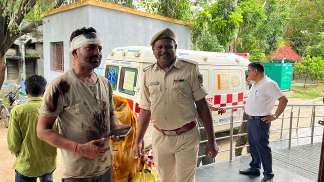गोपालगंज में पुलिस की बर्बरता: बथुआ बाजार में जवानों ने बंदूक की बट से मिठाई व्यापारी को पीटा, सिर फटा
