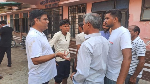 बारिश के पानी से भरे गड्ढे में छात्र की डूबने से हुई मौत, हाथरस में हुआ दर्दनाक हादसा; चला गया इकलौता बेटा
