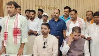पत्रकार वार्ता करते मंत्री दीपक प्रकाश। जागरण