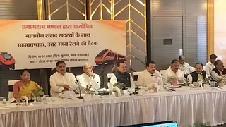 एनसीआर के प्रयागराज मंडल की की होटल कान्हा श्याम में बैठक में शामिल गणमान्य लोग। जागरण