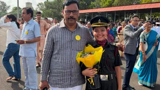 पिता के साथ शुभांगी कुमारी। सौ-स्वजन