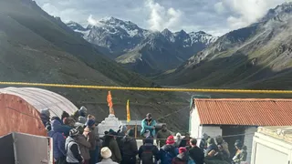 नावीढांग से ओम पर्वत का सुंदर दृश्य।