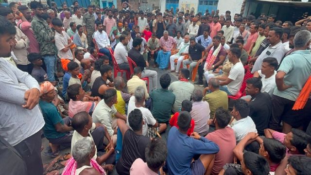 सीआरपीएफ जवान की मौत से भड़का जनाक्रोश, चतरा-सिमरिया मार्ग 24 घंटे से जाम