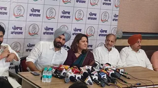 पंजाब कांग्रेस भवन में मीडिया से बातचीत करते हुए अमरिंदर सिंह राजा वड़िंग व सुप्रिया श्रीनेत।