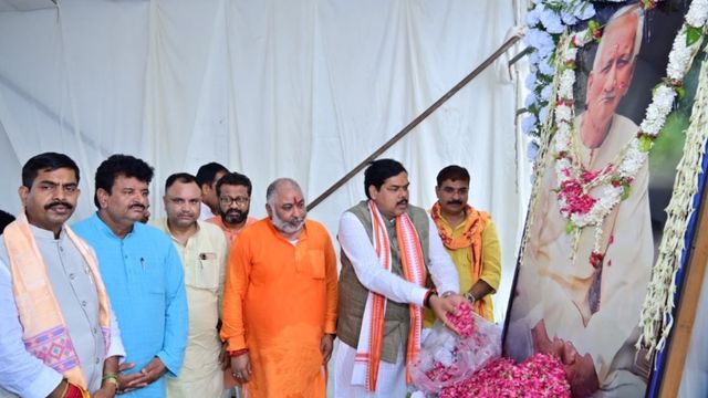 बक्‍सर में यूपी के मंत्री ने की जमीन देने की घोषणा, बिहार के शिक्षा मंत्री बोले- जल्‍द होगा स्‍कूल न‍िर्माण
