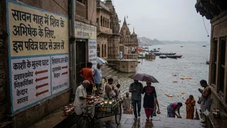 सावन में काशी के इन घाटों से लें गंगा जल, शिव अभिषेक का मिलेगा विशेष फल।