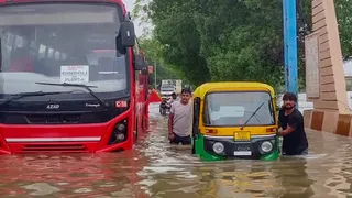 मौसम विभाग ने आज दिल्ली समेत देश के 17 राज्यों में बारिश अलर्ट जारी किया है (फोटो- एएनआई)