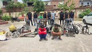 पुलिस की गिरफ्त में वाहन चोर गैंग। जागरण