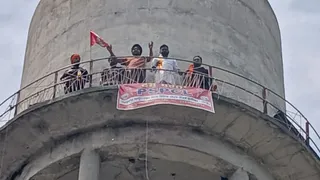 पानी की टंकी पर चढ़े पीएसएपीसीएल कर्मचारी।