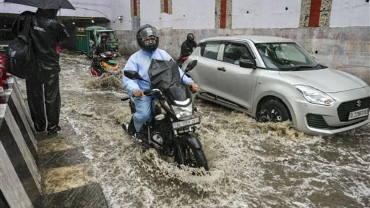 मौसम का ये कैसा खेल! कहीं बारिश को तरस जाएंगे लोग, कहीं बाढ़ का खतरा; इन राज्यों के लिए अलर्ट