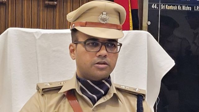 पूर्वी चंपारण में भ्रष्टाचार के आरोप में आदापुर थाना के 2 चौकीदार सस्पेंड, एसपी ने लिया एक्शन
