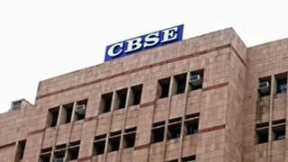 सीबीएसई ने त्रिभाषा नीति को और स्पष्ट किया है।