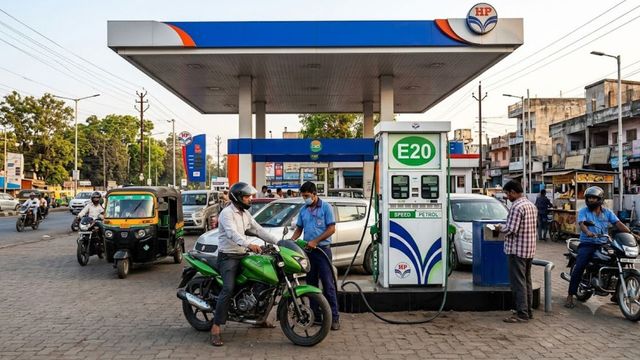 धनबाद के पेट्रोल पंपों पर मिलने लगा E20 ईंधन, माइलेज घटने की मिली शिकायतें; एक्सपर्ट ने दी ये सलाह
