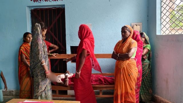 जमुई में खेत में अकेली महिला से दुष्कर्म, आरोपी की तलाश में पुलिस की छापेमारी जारी
