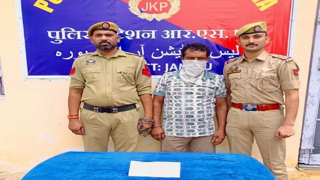 पाक जेल से लौटा यशपाल फिर गिरफ्तार, आरएसपुरा में 32 ग्राम चिट्टे के साथ पकड़ा गया, मोबाइल-नकदी जब्त
